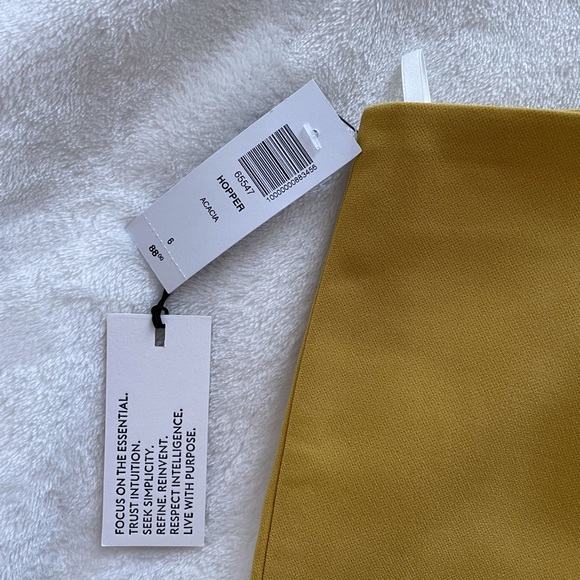 Aritzia Babaton Hopper Skirt in Acacia (US 6) - Picture 7 of 8